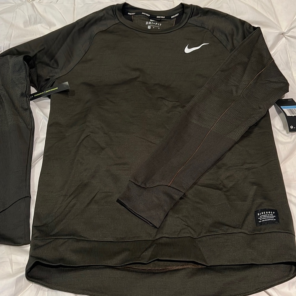 Nike DriFit golf pullover. Size men’s medium, olive green NWT